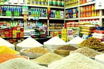 உணவு பொருட்களை அதிக விலைக்கு விற்பனை செய்த மூவருக்கு நேர்ந்த கதி!