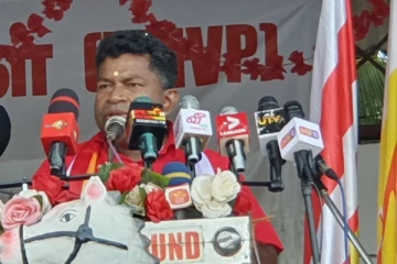 மக்கள் சலித்து விடவேண்டாம்: மே தின கூட்டத்தில் பிள்ளையான் உரை (Photos)