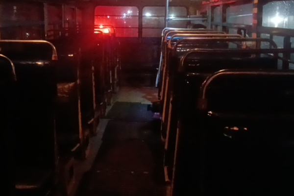 தமிழர் பகுதியில் பேருந்து மீது கல்வீச்சு தாக்குதல் ; நடுவீதியில் நின்ற பயணிகள் | Stone Pelting Attack On Private Bus In Kilinochchi