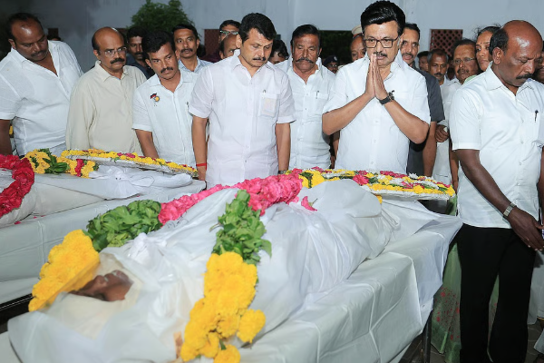 உயிரிழந்தவர்களின் குடும்பத்திற்கு ரூ.20 லட்சம் - விஜய் நிவாரணம் அறிவிப்பு | Vijay Announce 20 Lakh Relief For Karur Stampede