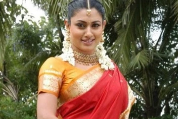 44 வயது நடிகை மாளவிகாவா இது.. லேட்டஸ்ட் ஸ்டில்கள்