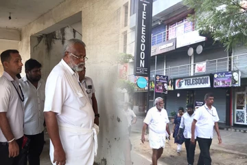 யாழ்.நகரின் தூய்மை குறித்து ஆராய திடீர் கள விஜயம் செய்த அமைச்சர் டக்ளஸ்