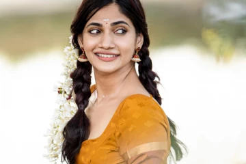 வெளிநாட்டில் ஷார்ட் உடையில் வலம் வந்த லாஸ்லியா! அவரா இப்படி?