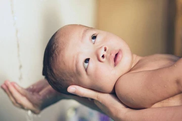 பிறந்த குழந்தையின் ரோமங்களை எளிதில் அகற்றுவது எப்படி?