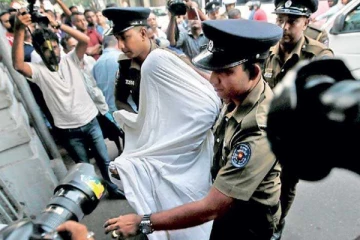 2000 ரூபாவிற்கு சினோபார்ம் தடுப்பூசி விற்பனை!  வசமாக சிக்கிய சிற்றூழியர்