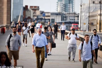 பிரித்தானியாவில் தளர்த்தப்பட்ட சில மணிநேரங்களில் அவதிக்கு உள்ளான மக்கள்!  அரசு உடனடி பதில்