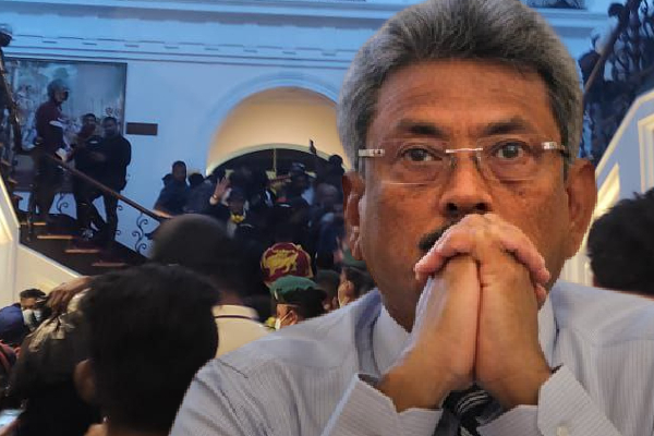 கதவுகளை தகர்த்தெறிந்து மாளிகைக்குள் நுழைந்த மக்கள்!! கோட்டாபயவுக்கு ஏற்பட்ட நிலை - ஐபிசி தமிழ்