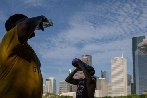 உச்சக்கட்ட வெப்பம் - அமெரிக்காவின் புதிய முயற்சி | Us Opens Cooling Centers Amid Extreme Heat