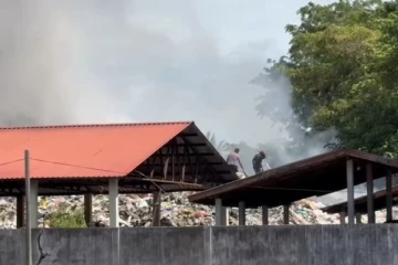 யாழ்.காரைக்கால் குப்பை மேட்டில் தீ