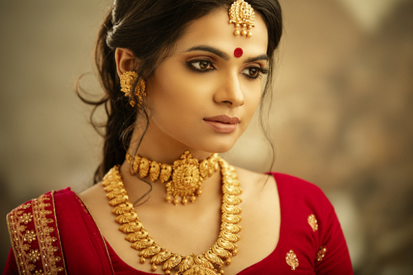 தொடர் ஏற்றத்தில் இருந்த தங்க விலையில் மாற்றம்! | A Change In The Price Of Gold Today