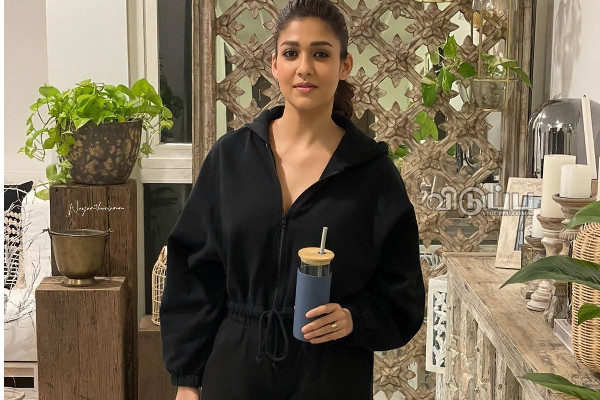 20 வருடங்களாக ஒதுக்கி வரும் பிரபல இயக்குனர்!! கூச்சமில்லாமல் மேடையில் வாய்ப்பு கேட்ட நயன் தாரா.. | Nayanthara Asked A Movie Chance Director Stage