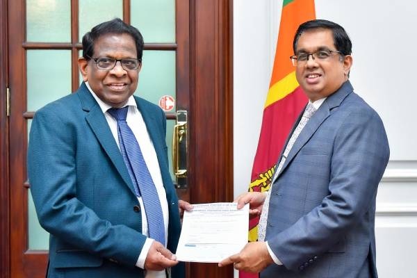 அரசாங்கத்திடம் பாரிய நிதியை கையளித்த புலம்பெயர் ஈழத்தமிழ் தொழிலதிபர்! | Diaspora Businessman Donates Money To Lankan Govt