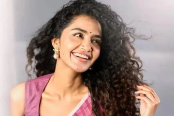 பைசன் பட புகழ் அனுபமாவா இப்படி?.. சேலையில் எப்படி உள்ளார் பாருங்க!