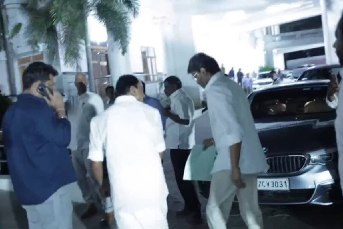 தவெக பெண்கள் குறித்த அவதூறு பேச்சு - நேரடியாக டிஜிபி அலுவலகம் விரைந்த விஜய் | Tvk Vijay Directly Complaint On Dgp About Ponraj