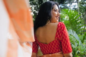 மாலத்தீவில் டிரான்ஸ்பெரண்ட் ஆடையில் மார்க்கமான போஸ்.. இளசுகளை சுண்டி இழுக்கும் விஷால் பட நடிகை