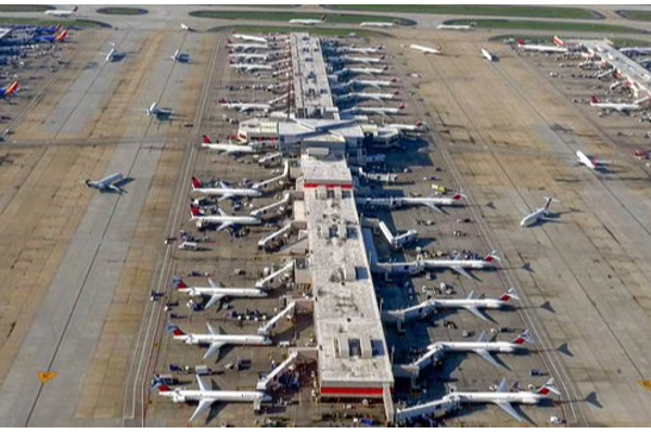 அவசரமாக தரையிறக்கப்பட்ட 900 விமானங்கள் - சர்வரில் சைபர் தாக்குதல்? | 7000 Flight Operation Affected Faa System In Usa