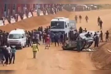 கார் பந்தயத்தில் நிகழ்ந்த பயங்கர விபத்து; 8 வயது சிறுமி உள்பட 6 பேர் உயிரிழப்பு !