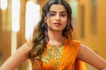 சூப்பர் சிங்கர் சிவாங்கியின் மிரட்டலான போட்டோஷூட்!! புகைப்படங்கள்..