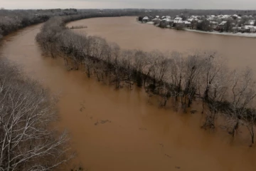 அமெரிக்காவில் புயல் ; இருளில் மூழ்கிய 39 ஆயிரம் வீடுகள்