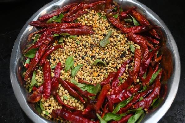 கம கமனு அரைச்சு வச்ச சாம்பார் இப்படி செஞ்சி பாருங்க | Masala Sambar Recipe In 10 Minits