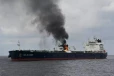 ஏடன் வளைகுடா பகுதியில் பற்றி எரியும் எண்ணெய் கப்பல்:விரையும் இந்திய கடற்படை