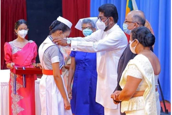 பிரதமர் முன்னிலையில் உறுதிமொழியேற்ற 153 தாதியர்கள் சேவையில் இணைவு! | Mahindarajapaksa Colombo Nurses Srilanka பிரதமர் முன்னிலையில் உறுதிமொழியேற்ற 153 தாதியர்கள் சேவையில் இணைவு! | Mahindarajapaksa Colombo Nurses Srilanka