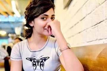 இடுப்பழகை காட்டி லொஸ்லியா வெளியிட்ட புகைப்படம்! உடல் எடையையும் குறைச்சிட்டாரே