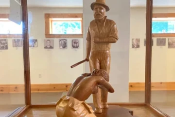 புத்தகமாக வெளிவந்த  கருப்பின பெண் வரலாறு;  கடும் கோபமடைந்த வரலாற்றாளர்