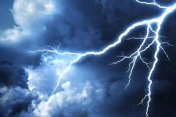 யாழில் மின்னல் தாக்கி நபர் காயம்