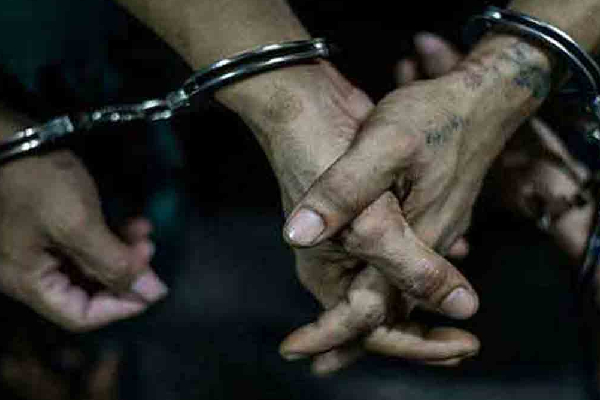 வவுனியாவில் புலனாய்வுத்துறை அதிகாரிகளால் இருவர் கைது | Two Arrest Brother Of Pradeshiya Sabha Member