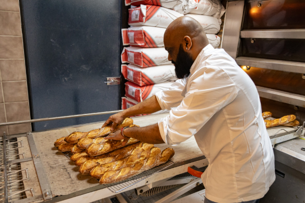 பிரான்ஸ் வாழ் ஈழத் தமிழர் பெற்ற வெற்றி; ஜனாதிபதி மக்ரோன் இல்லத்தில் கிடைத்த வாய்ப்பு! | Grand Prix De La Baguette De Tradition France 2026 பிரான்ஸ் வாழ் ஈழத் தமிழர் பெற்ற வெற்றி; ஜனாதிபதி மக்ரோன் இல்லத்தில் கிடைத்த வாய்ப்பு! | Grand Prix De La Baguette De Tradition France 2026