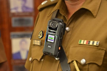 மதுபோதையில் பாதையில் படுத்து உறங்கிய பொலிஸ் உத்தியோகத்தர்