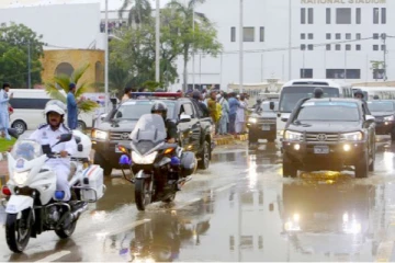அரசியல்வாதிகள் முன்னுதாரணத்தை வழங்க வேண்டும்