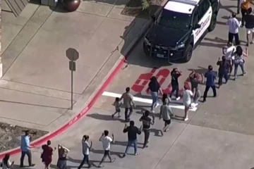 அமெரிக்காவில் பெரும் சோகத்தை ஏற்படுத்திய துப்பாக்கிச் சூட்டு சம்பவம்