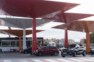 எரிபொருள் விலை உயர்வு; நாடொன்றில் மூடப்படும் அபாயத்தில்  4000 பெட்ரோல் நிலையங்கள்!