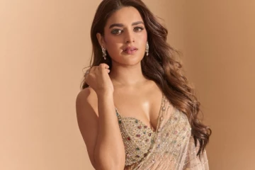 படவிழாவுக்கு படு கவர்ச்சியாக வந்த நிதி அகர்வால்! ஹாட் புகைப்படங்கள்