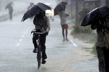 ප්‍රදේශ රැසකට අදත් තද වැසි - දිවයිනට බලපාන කාලගුණ තත්ත්වය.