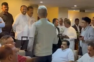 கட்டுநாயக்க விமான நிலையத்தில் குவிந்த அரசியல்வாதிகள்