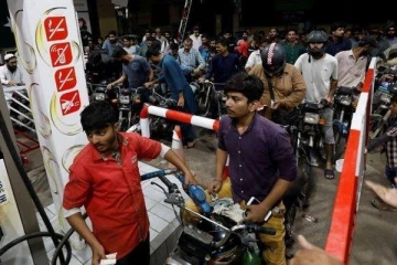 நெருக்கடியில் தவித்த பாகிஸ்தான் மக்களுக்கு மகிழ்ச்சி தகவல்!