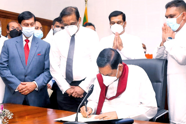 இலங்கையில் ஏற்பட்டுள்ள குழப்ப நிலையால் பசிலுக்கு ஏற்பட்டுள்ள நன்மை | Who Is The Famous Leader In Sri Lanka