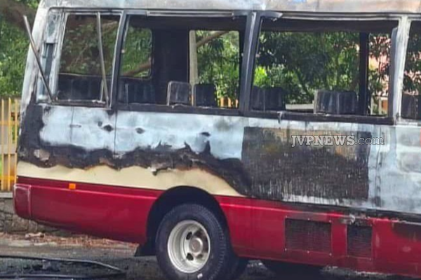 கண்டி-யாழ்ப்பாணம் வீதியில் பற்றி எரிந்த சொகுசு பேருந்து ; யாத்ரீகளுக்கு நடந்த அசம்பாவிதம் | Luxury Bus Burned On Kandy Jaffna Road கண்டி-யாழ்ப்பாணம் வீதியில் பற்றி எரிந்த சொகுசு பேருந்து ; யாத்ரீகளுக்கு நடந்த அசம்பாவிதம் | Luxury Bus Burned On Kandy Jaffna Road