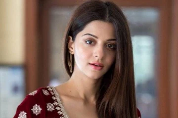 நீச்சல் உடையில் நடிகை வேதிகா.. என்ன இப்படி மாறிட்டாங்க