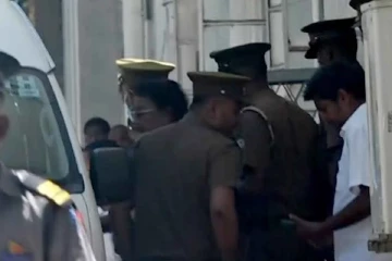 වෛද්‍ය පරීක්ෂණ සහ ප්‍රතිකාර ලබාගැනීමෙන් අනතුරුව ශිරන්ති අක්ෂි රෝහලෙන් රැගෙන යයි