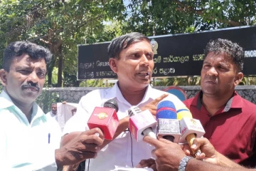 ஆசிரியர் மீதான தாக்குதலுக்கு எதிர்ப்பு தெரிவித்து மட்டக்களப்பில் போராட்டம் (Photos)