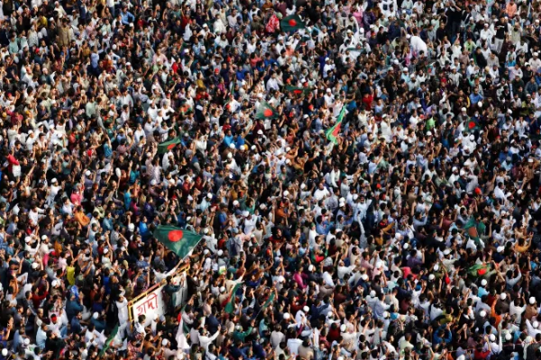 பங்களாதேஸ் நாடாளுமன்றத்தில் நுழைய முயற்சித்த போராட்டக்காரர்கள்! நீடிக்கும் பதட்டம் | Security Heightened Parliament Building Bangkadesh