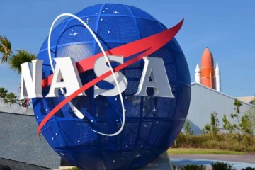 மீண்டும் நிலவுக்கு மனிதர்களை அனுப்ப 4 பேரை தெரிவு செய்த நாசா!