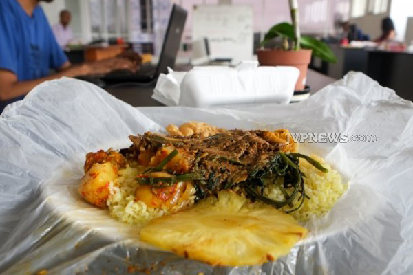 கொழும்பில் பிரபல உணவகத்தின் உணவு பொதியில் புழு | Worm In A Food Packet Popular Restaurant Colombo
