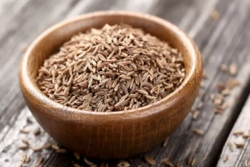 இரவில் பாலுடன் சேர்த்து இதை குடித்து வந்தால் என்ன நடக்கும் தெரியுமா?