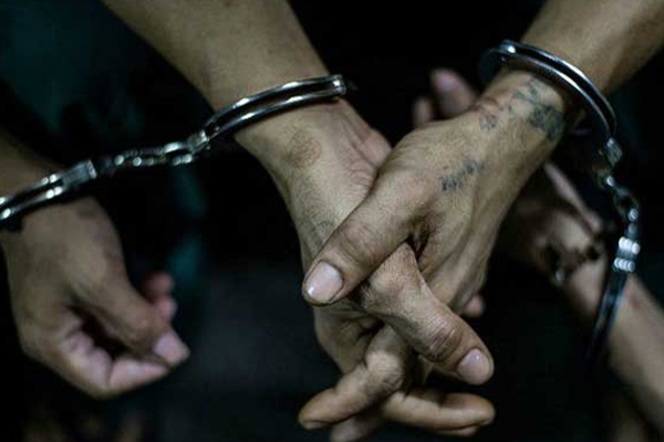 பொலிஸாரின் திடீர் சுற்றிவளைப்பில் நூற்றுக்கணக்கானோர் கைது | Hundreds Arrested In Sudden Police Roundup