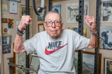 பிரித்தானியாவில் 86 வயது நபர் படைத்த உலக சாதனை!